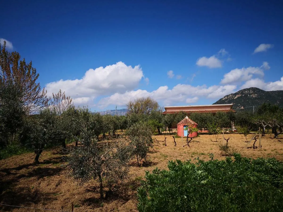 Villa Walter Oliena Nyaraló